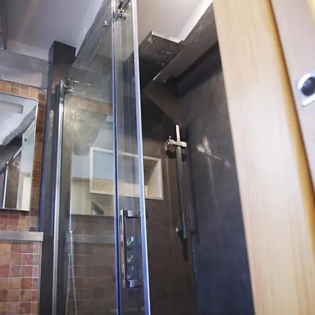 Wood Stone And Wine * Beaune (Cote d'Or)