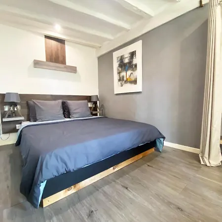 Wood Stone And Wine Apartment *