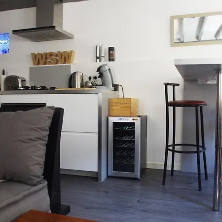 Wood Stone And Wine Apartment