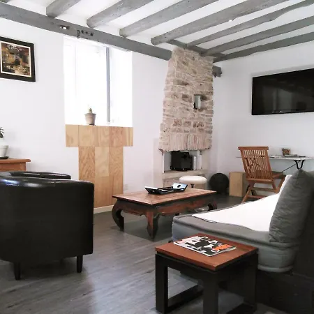 Wood Stone And Wine Lejlighed